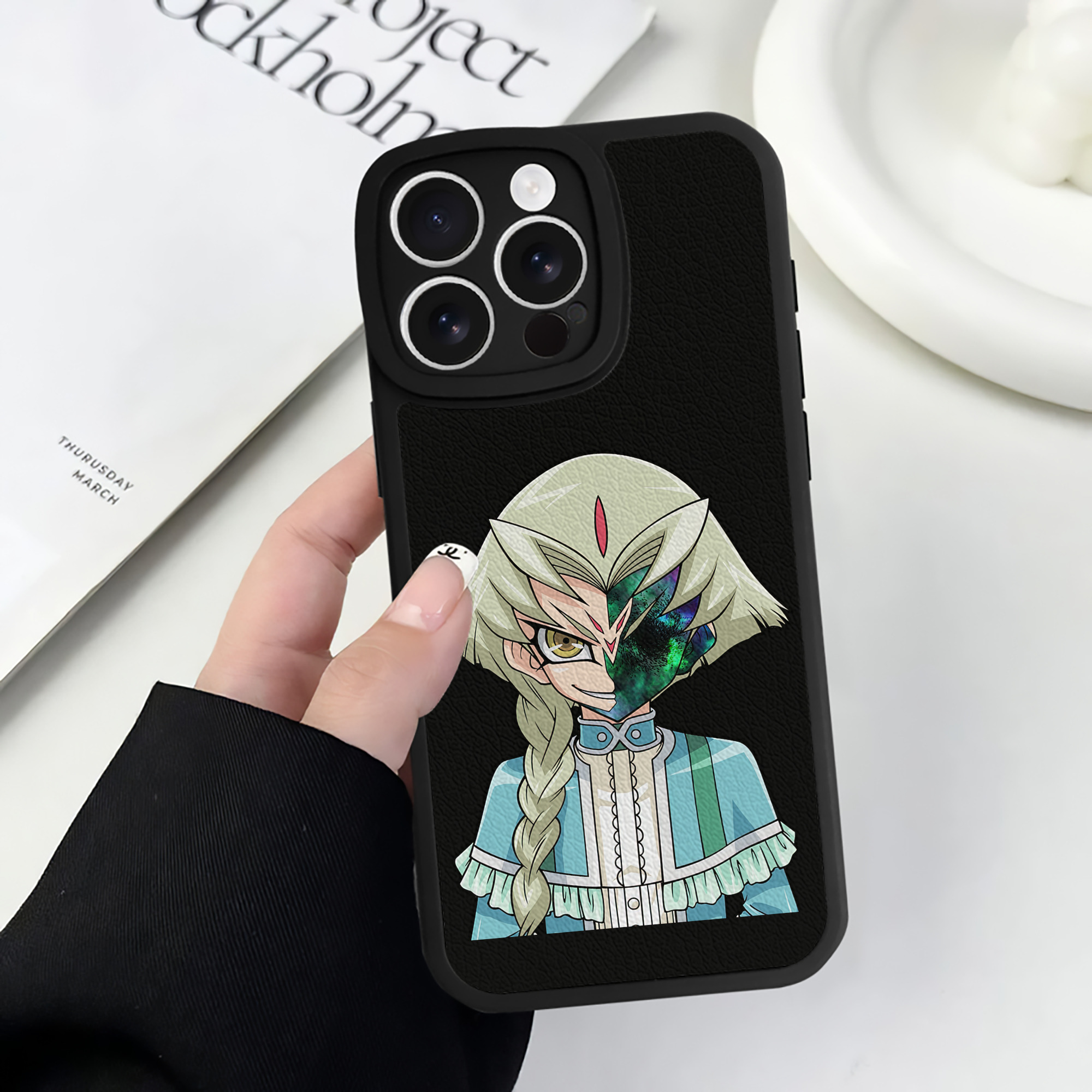 （画像用） 遊☆戯☆王 Yu-Gi-Oh! 【iPhone 16シリーズ対応】シリコンスマホケース（レザー調） 材質：シリコン
